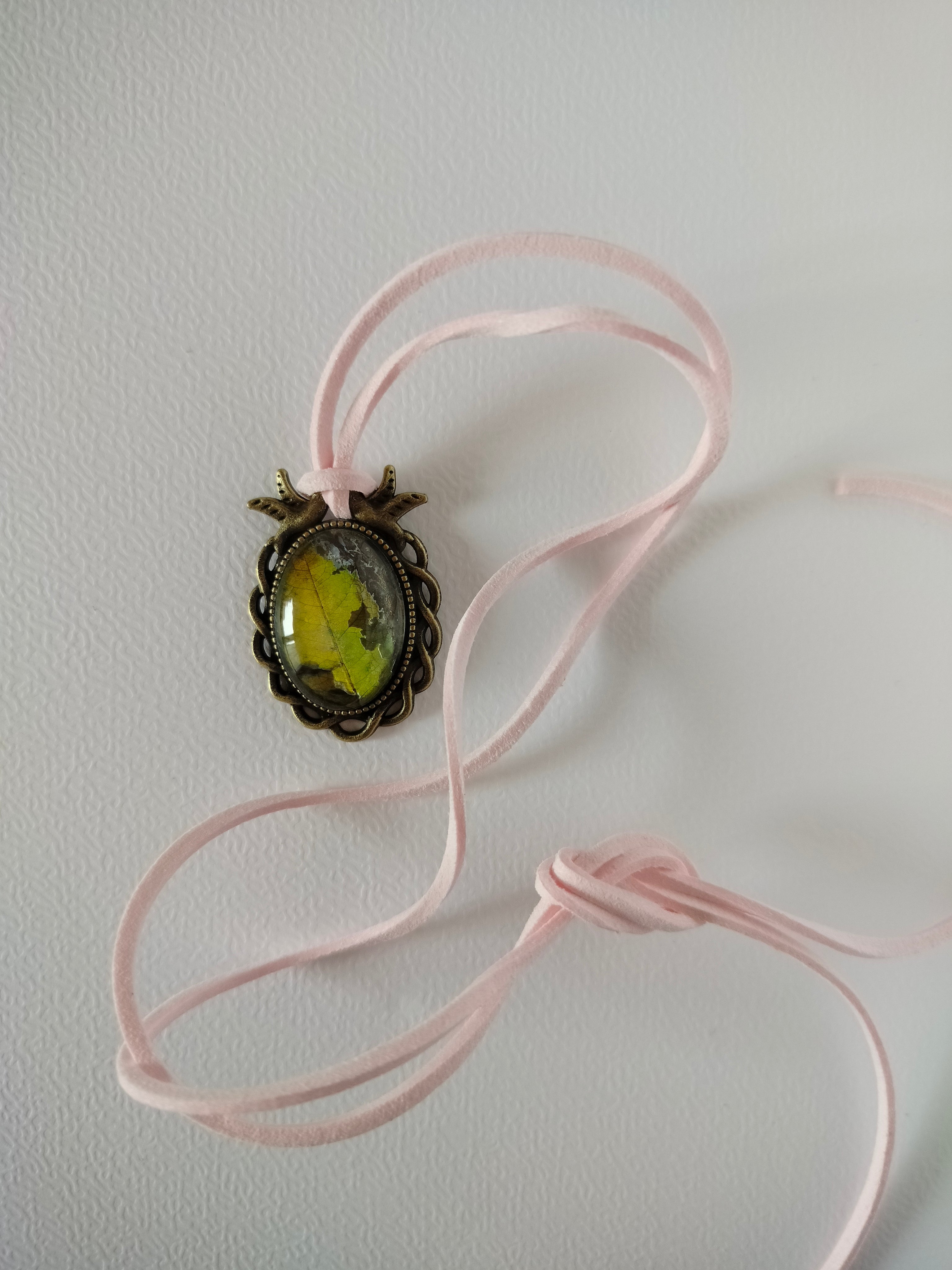 Ciondolo con cordino Fogliolina verde